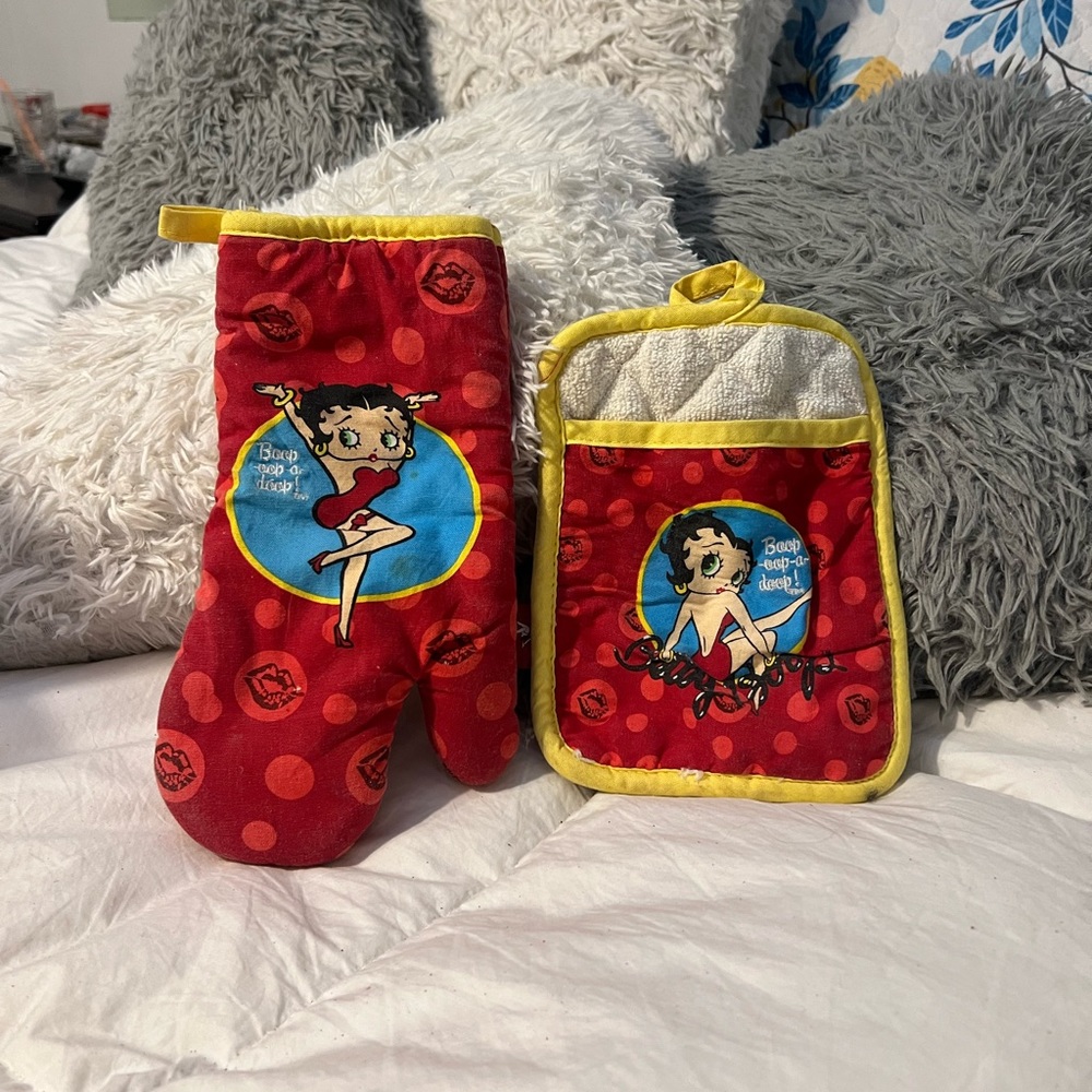 Betty Boop Pot Holder and Glove